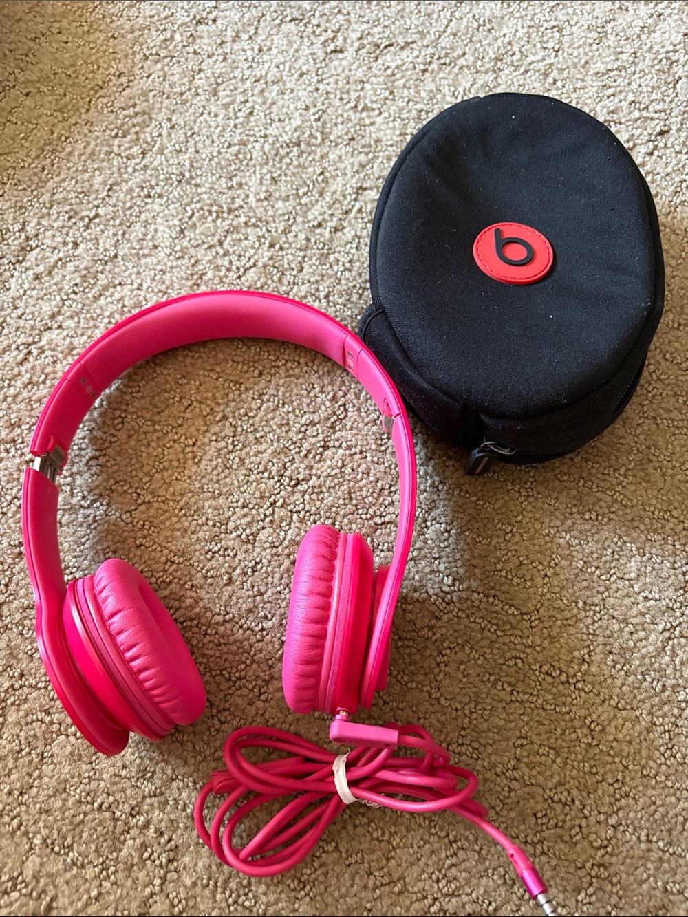 Works! Beats by Dre solo HD Wired Works GREAT! Fast shipping.